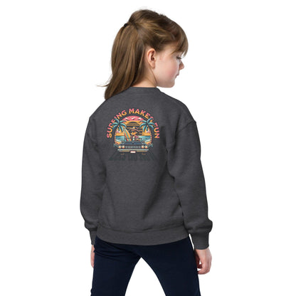 Surfing makes fun | Gildan Youth crewneck sweatshirt - Teffie