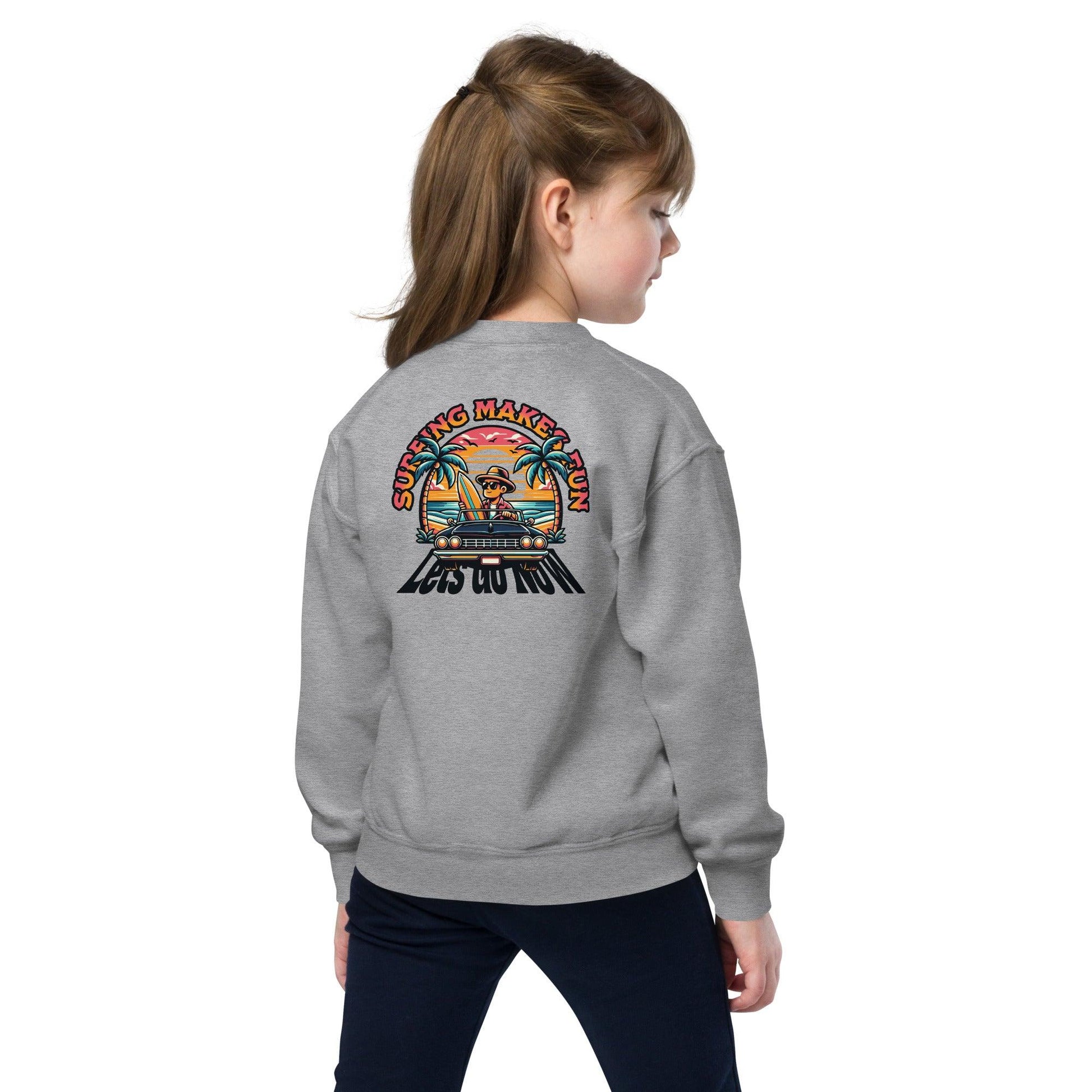 Surfing makes fun | Gildan Youth crewneck sweatshirt - Teffie